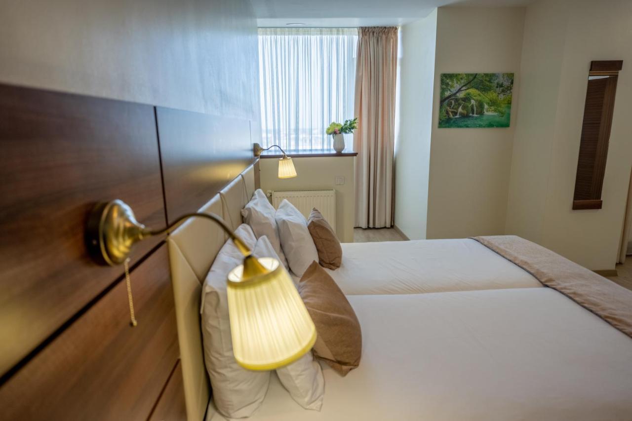 Aparthotel SIR Fundeni Tower Boekarest Buitenkant foto