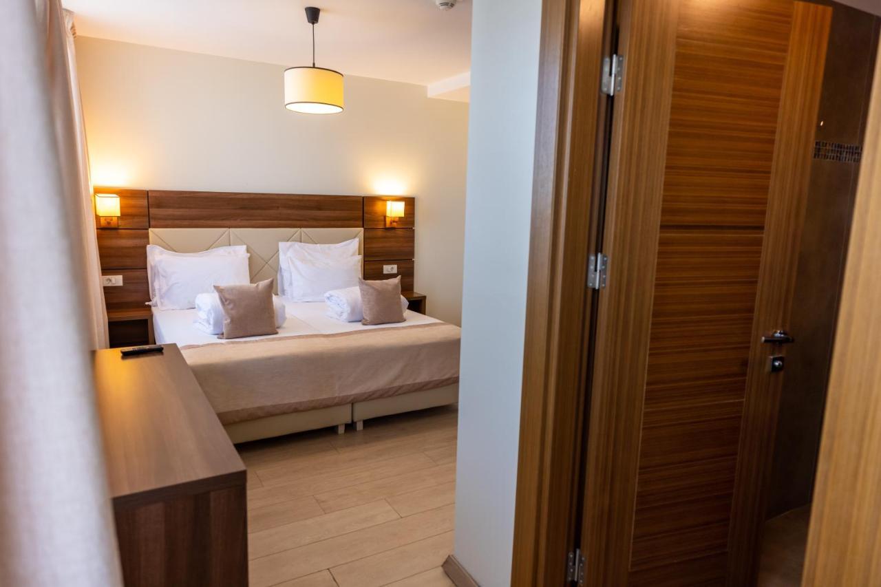 Aparthotel SIR Fundeni Tower Boekarest Buitenkant foto