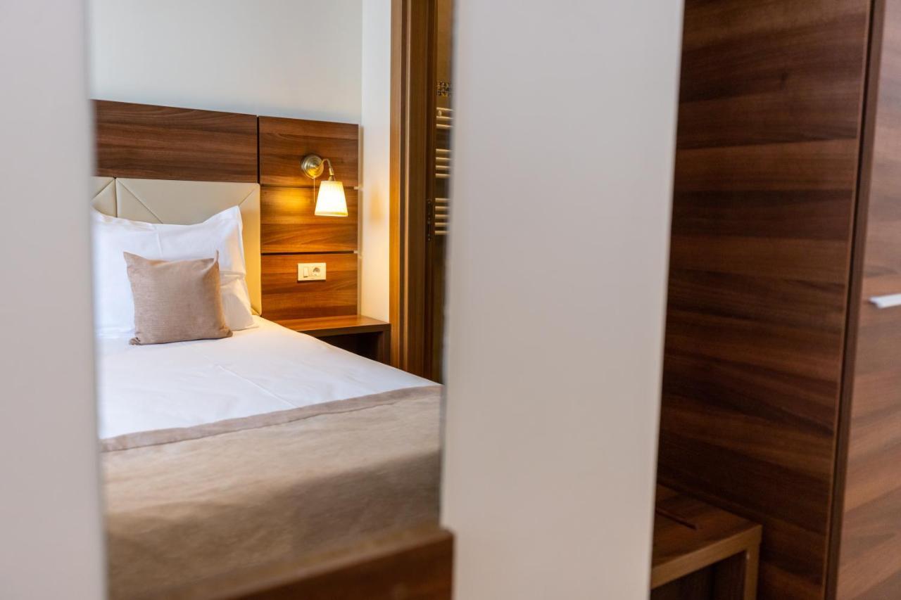 Aparthotel SIR Fundeni Tower Boekarest Buitenkant foto