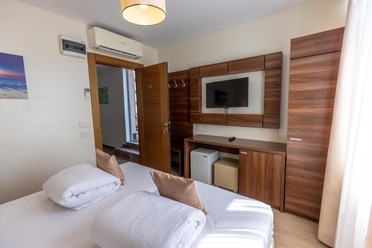 Aparthotel SIR Fundeni Tower Boekarest Buitenkant foto